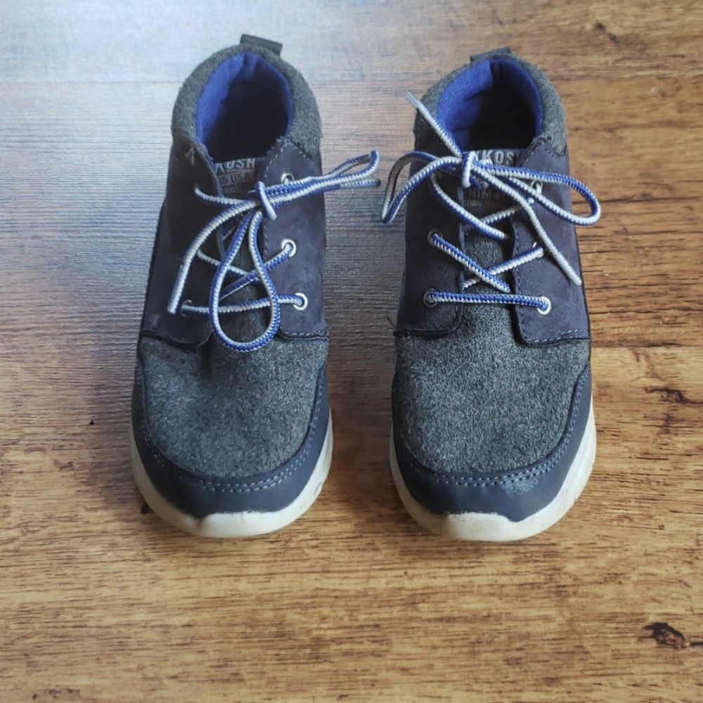 Oshkosh blue and gray boots